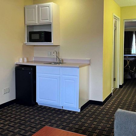 Super 8 By Wyndham Indianapolis/Ne/Castleton Area Hotel Kültér fotó