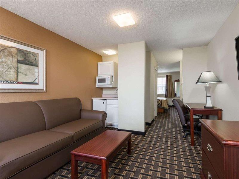 Super 8 By Wyndham Indianapolis/Ne/Castleton Area Hotel Kültér fotó