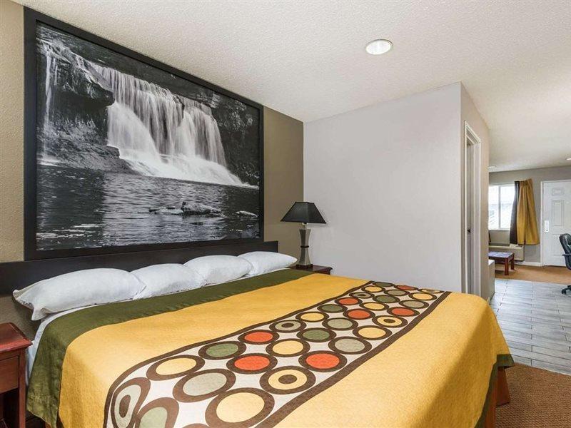 Super 8 By Wyndham Indianapolis/Ne/Castleton Area Hotel Kültér fotó