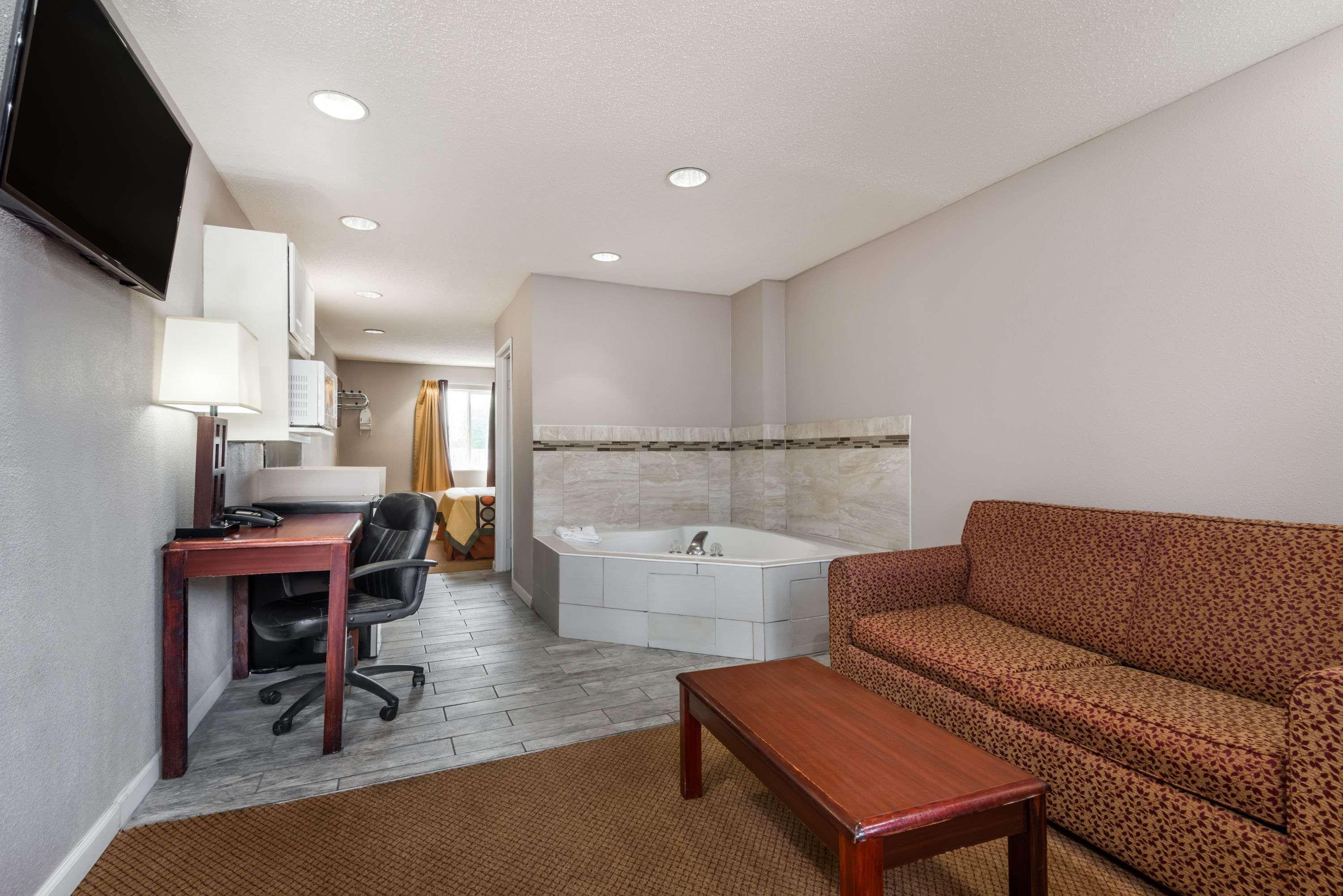 Super 8 By Wyndham Indianapolis/Ne/Castleton Area Hotel Kültér fotó
