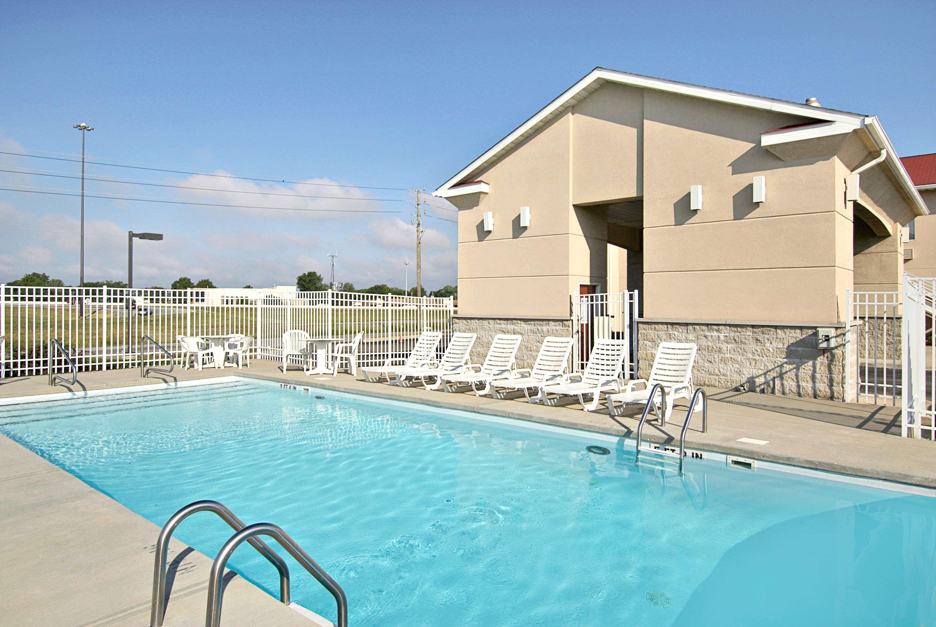 Super 8 By Wyndham Indianapolis/Ne/Castleton Area Hotel Kültér fotó