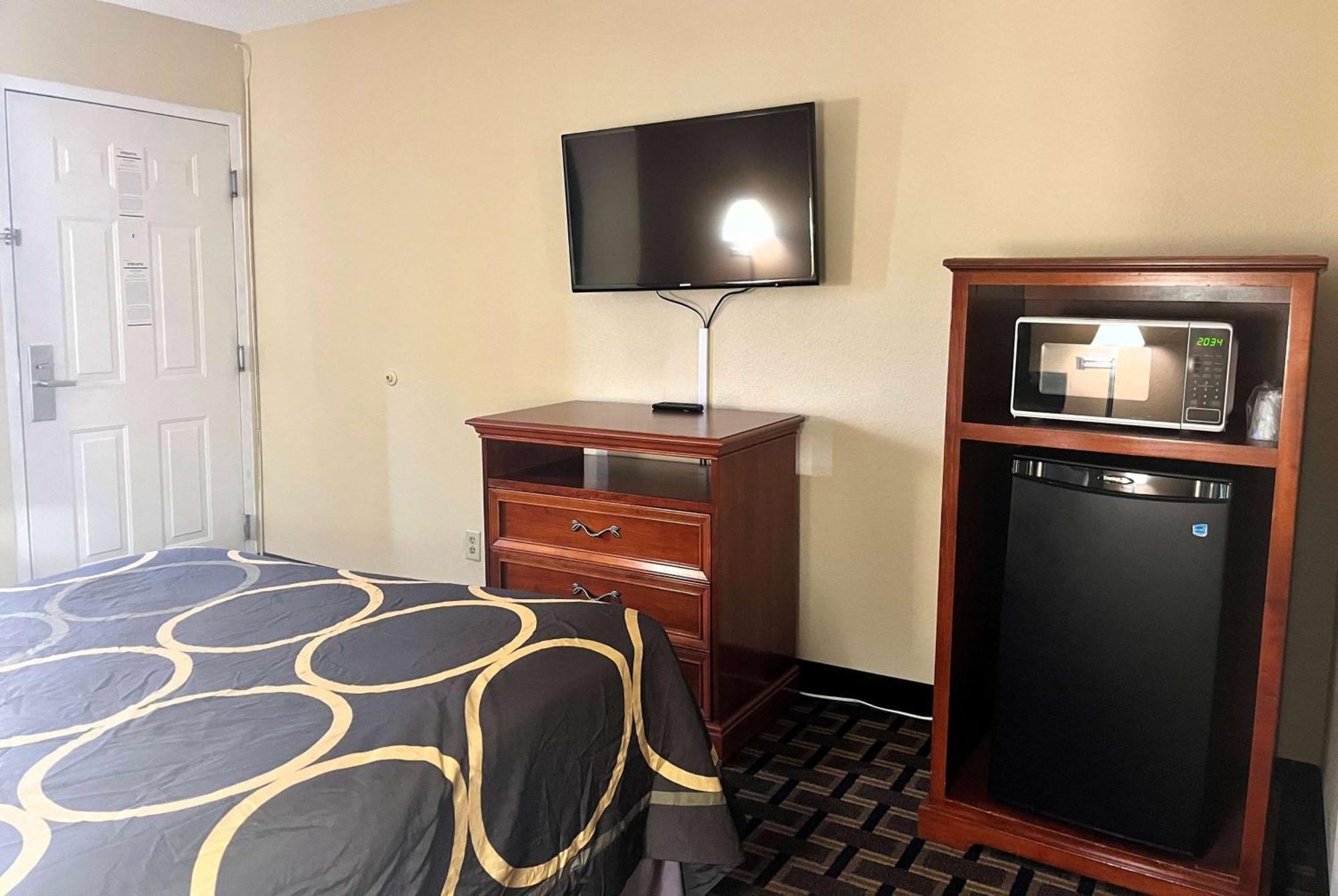 Super 8 By Wyndham Indianapolis/Ne/Castleton Area Hotel Kültér fotó
