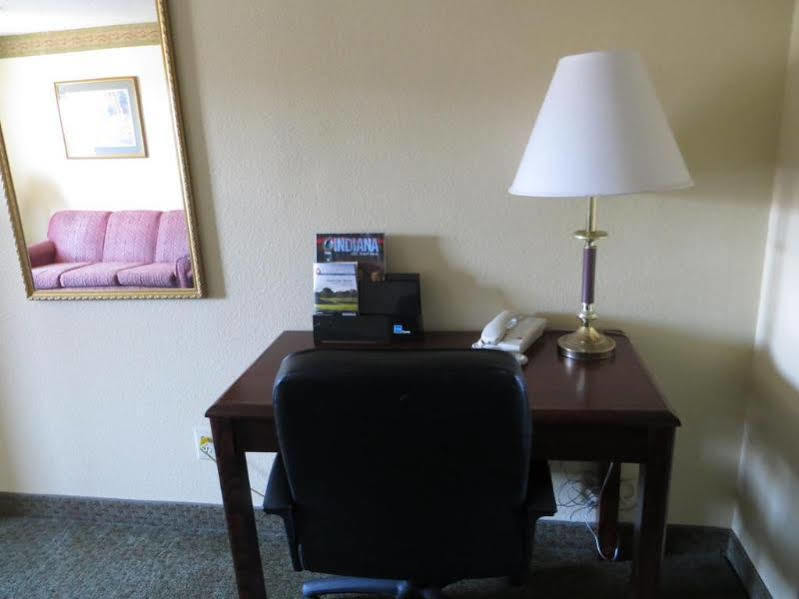 Super 8 By Wyndham Indianapolis/Ne/Castleton Area Hotel Kültér fotó