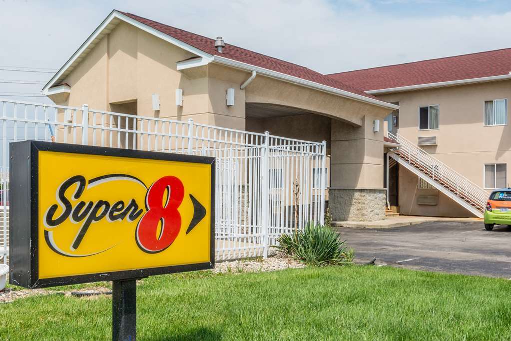 Super 8 By Wyndham Indianapolis/Ne/Castleton Area Hotel Kültér fotó