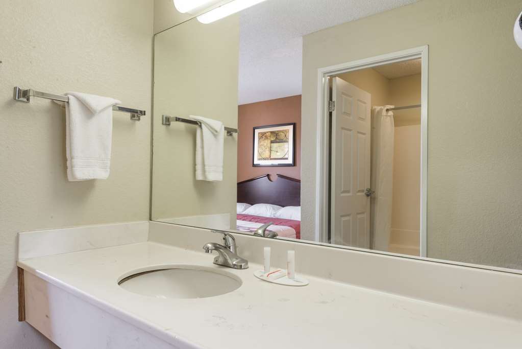 Super 8 By Wyndham Indianapolis/Ne/Castleton Area Hotel Szoba fotó